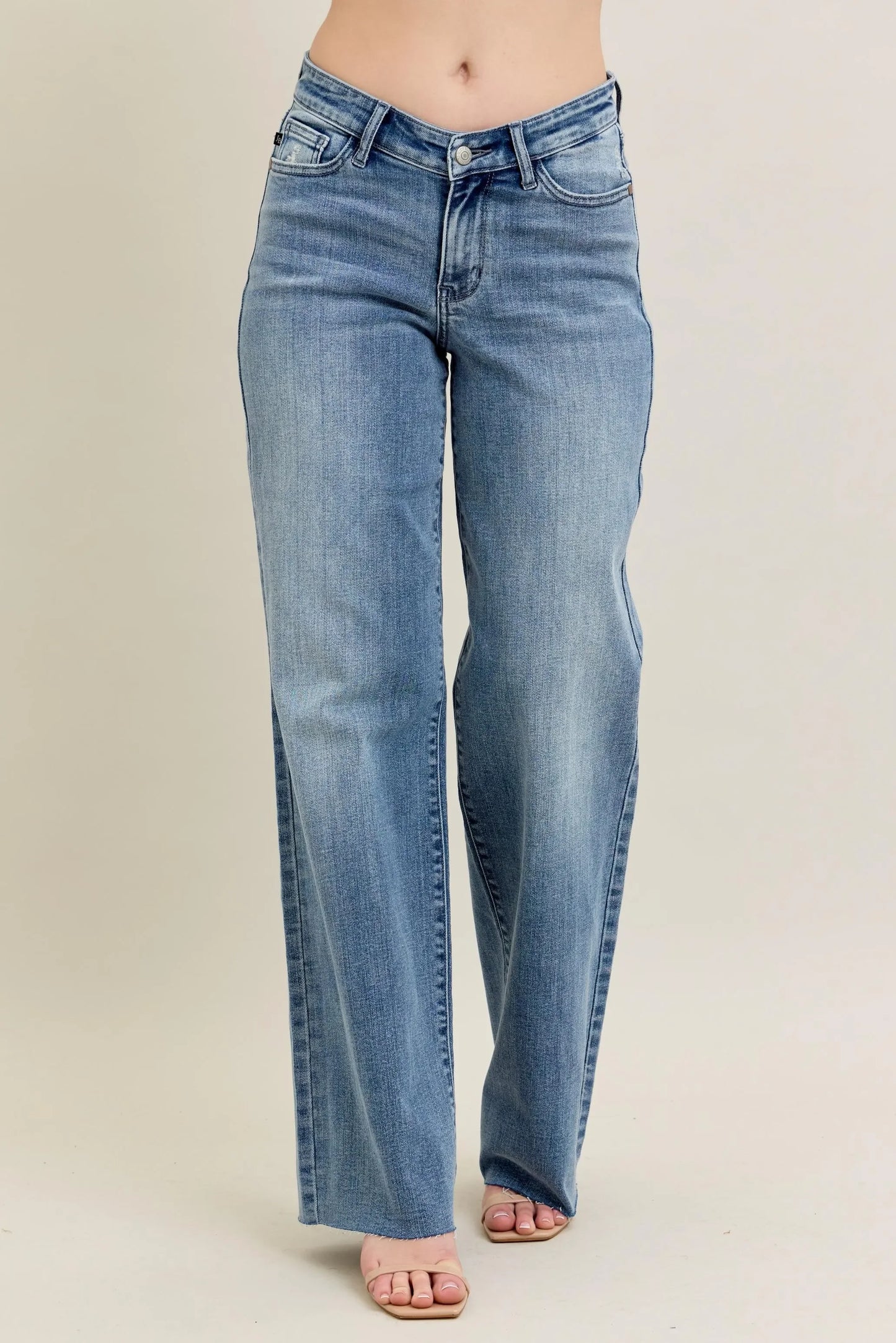 V - Front Baggy Jeans Plus Size - Eva's Edition