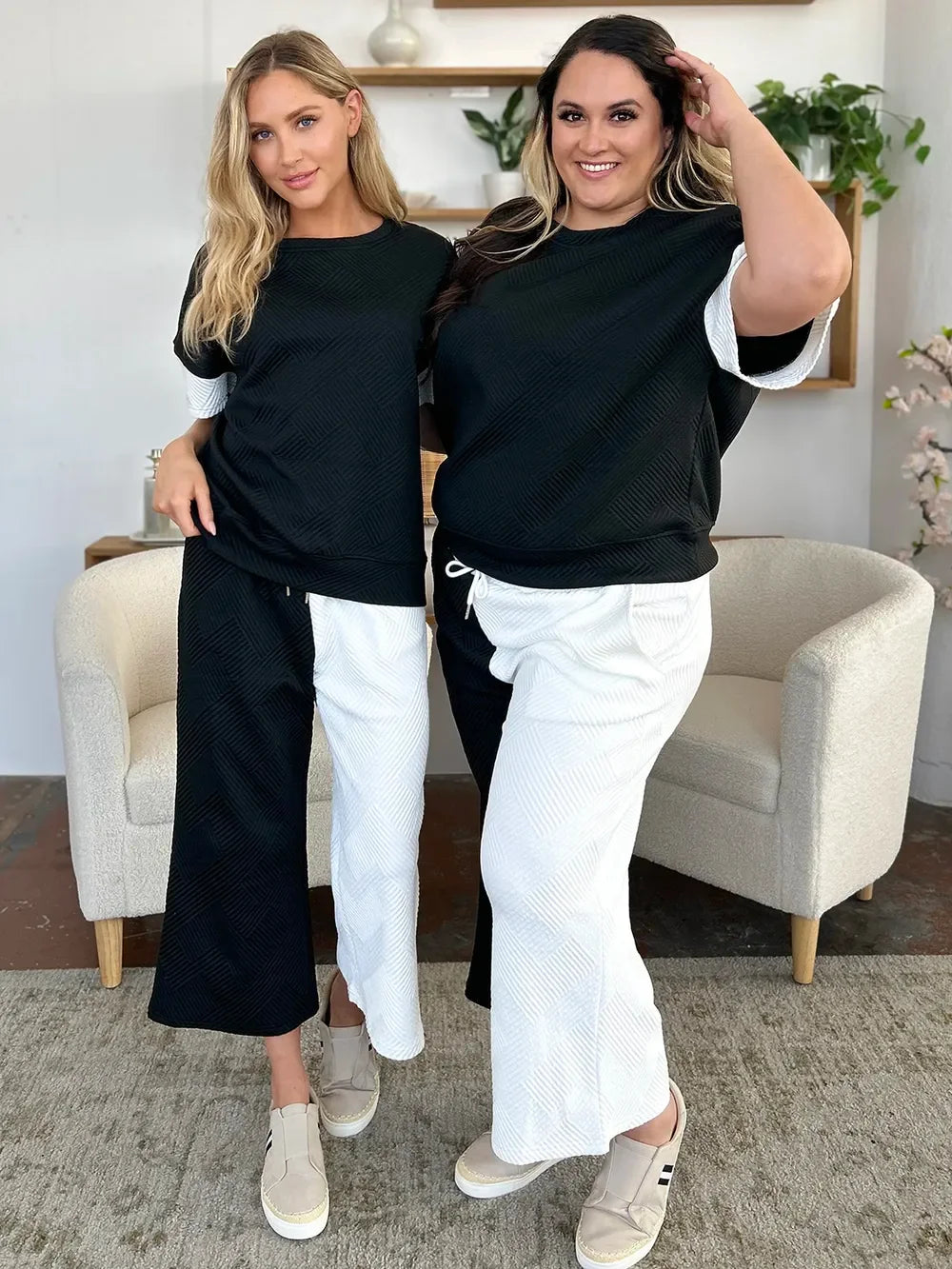 Textured Contrast T-Shirt and Wide Leg Pants Set - Eva's Edition