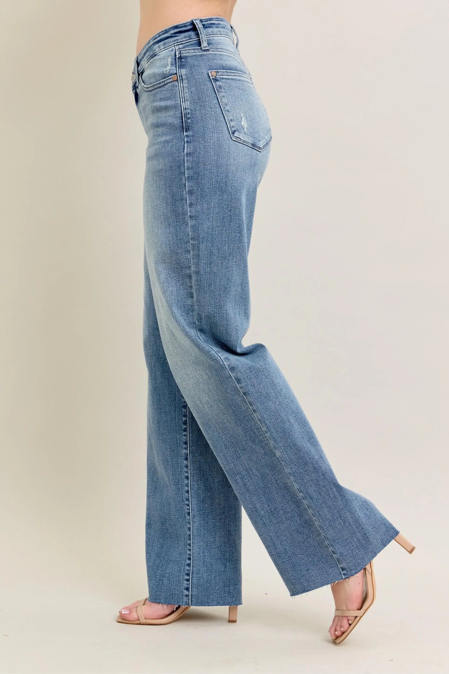 V - Front Baggy Jeans Plus Size - Eva's Edition