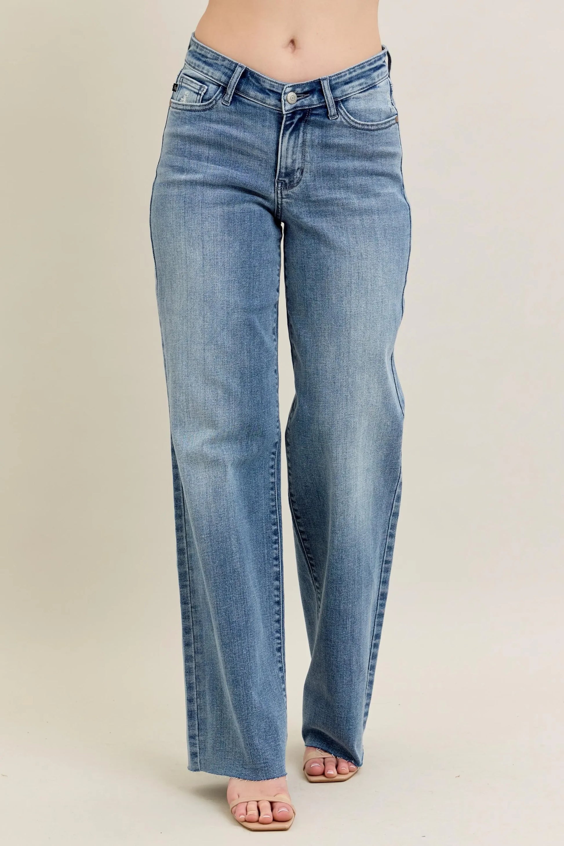 V - Front Baggy Jeans Plus Size - Eva's Edition