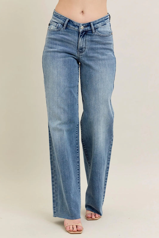 V - Front Baggy Jeans Plus Size - Eva's Edition