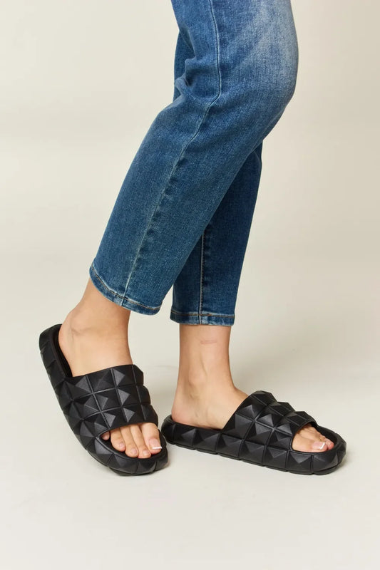 Stud Toe Band Footbed Sandals - Eva's Edition