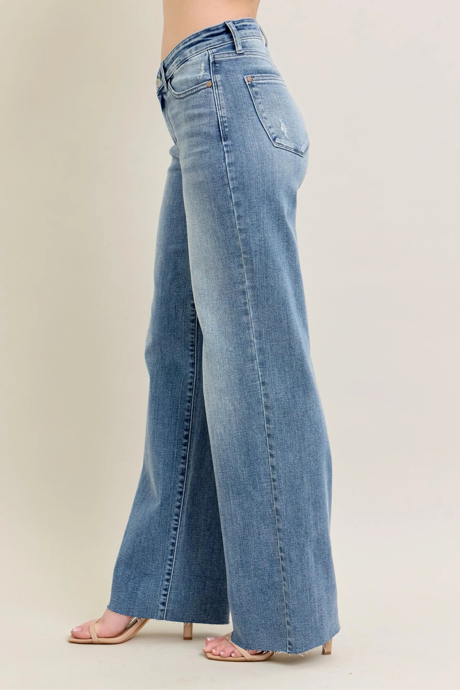 V - Front Baggy Jeans Plus Size - Eva's Edition