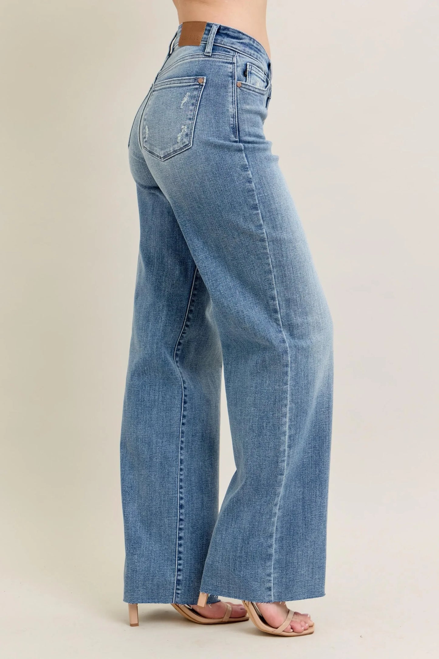 V - Front Baggy Jeans Plus Size - Eva's Edition