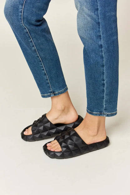 Stud Toe Band Footbed Sandals - Eva's Edition