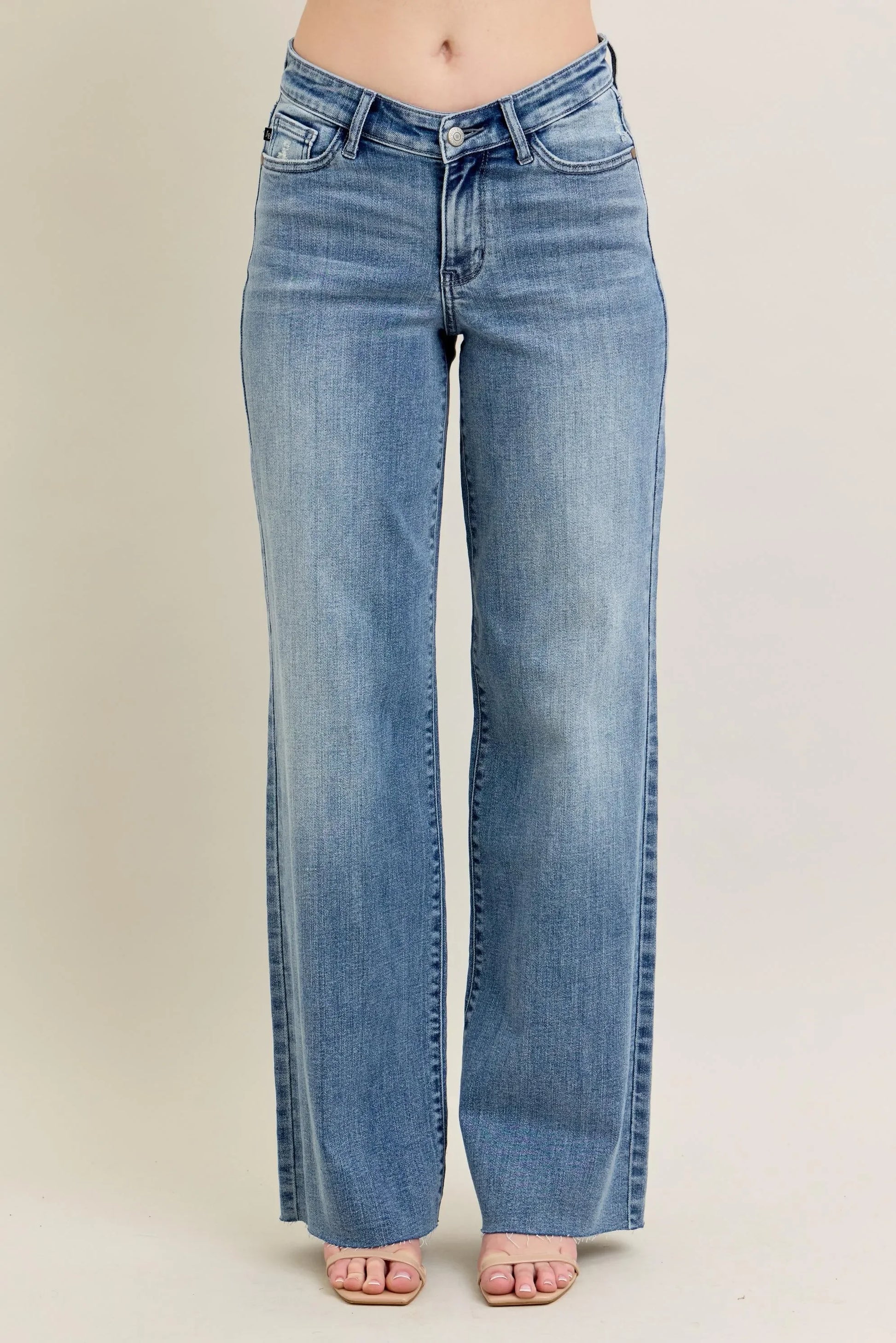 V - Front Baggy Jeans Plus Size - Eva's Edition