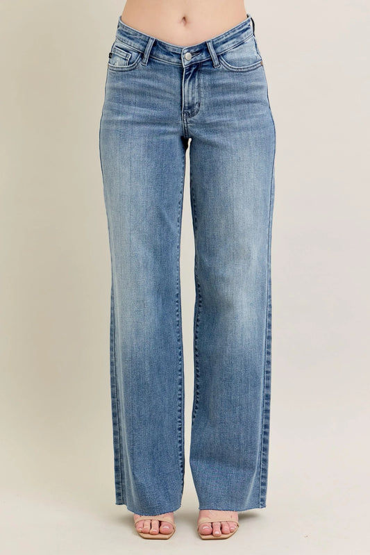 V - Front Baggy Jeans Plus Size - Eva's Edition