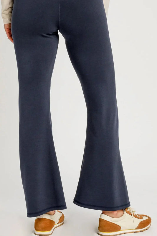 High-Waisted Flare Leggings - Eva's Edition
