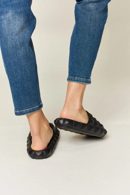 Stud Toe Band Footbed Sandals - Eva's Edition