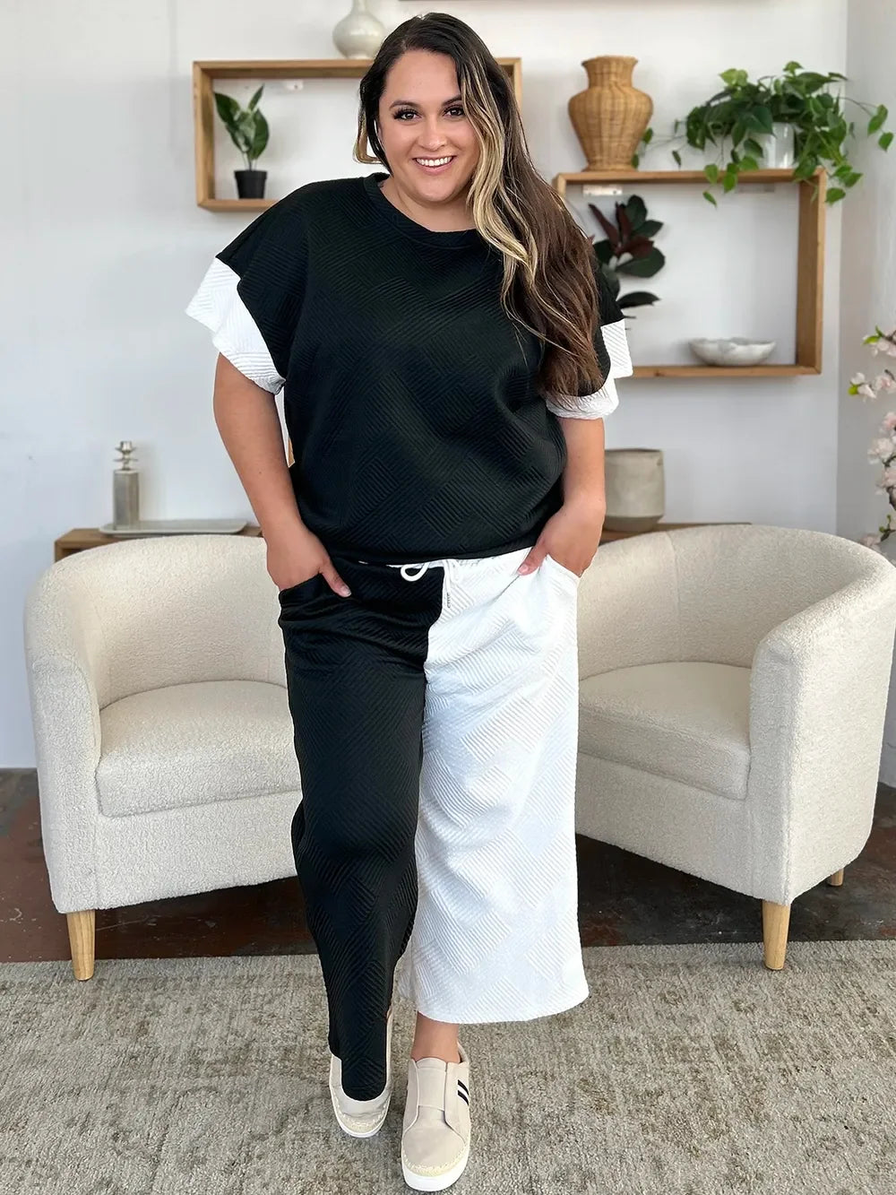 Textured Contrast T-Shirt and Wide Leg Pants Set - Eva's Edition