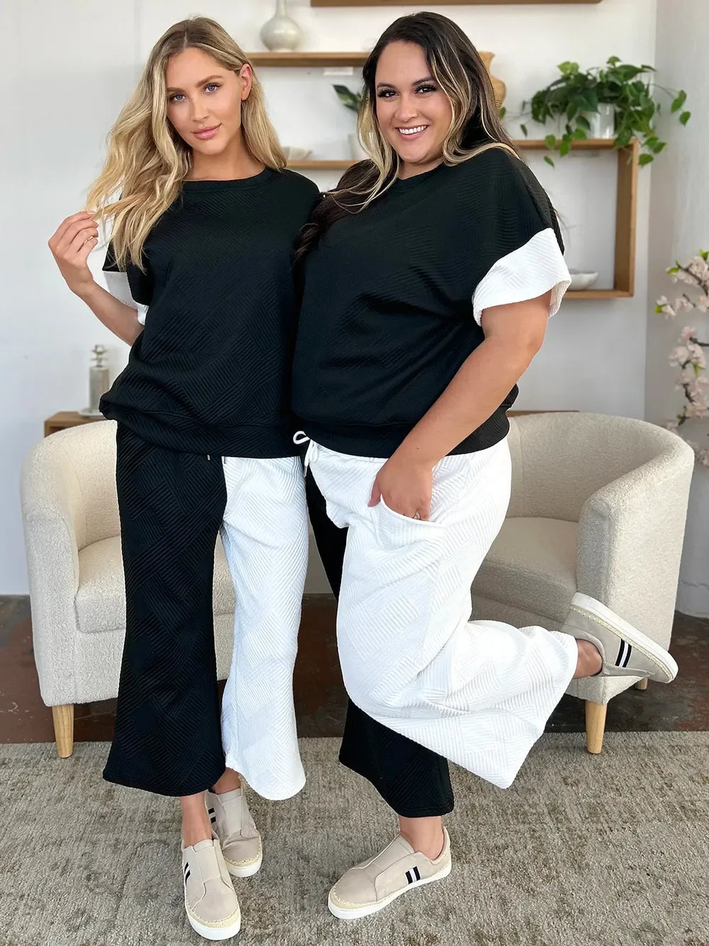 Textured Contrast T-Shirt and Wide Leg Pants Set - Eva's Edition