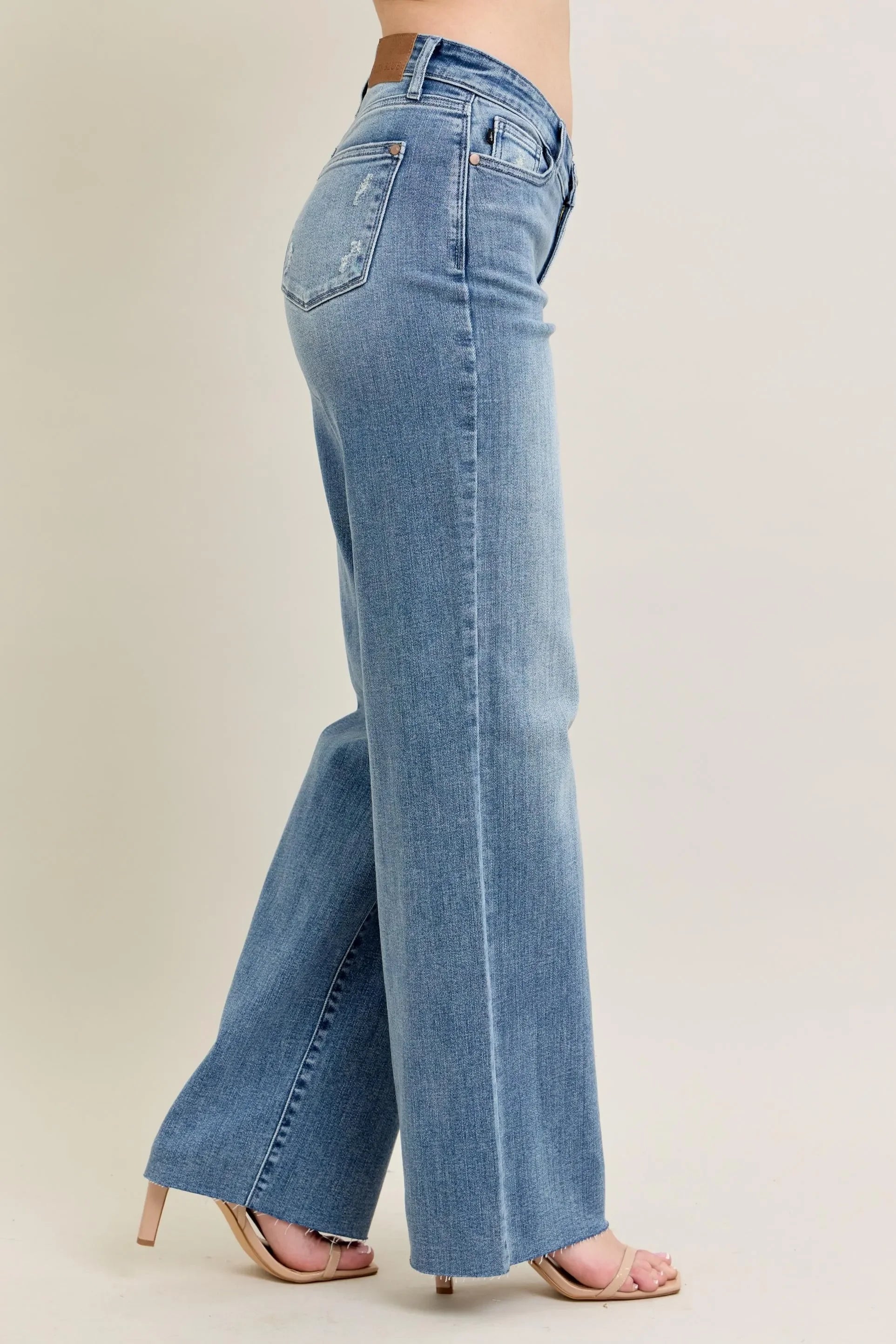 V - Front Baggy Jeans Plus Size - Eva's Edition