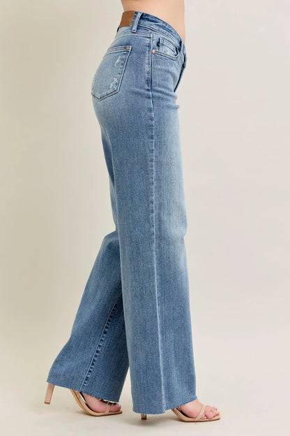 V - Front Baggy Jeans Plus Size - Eva's Edition