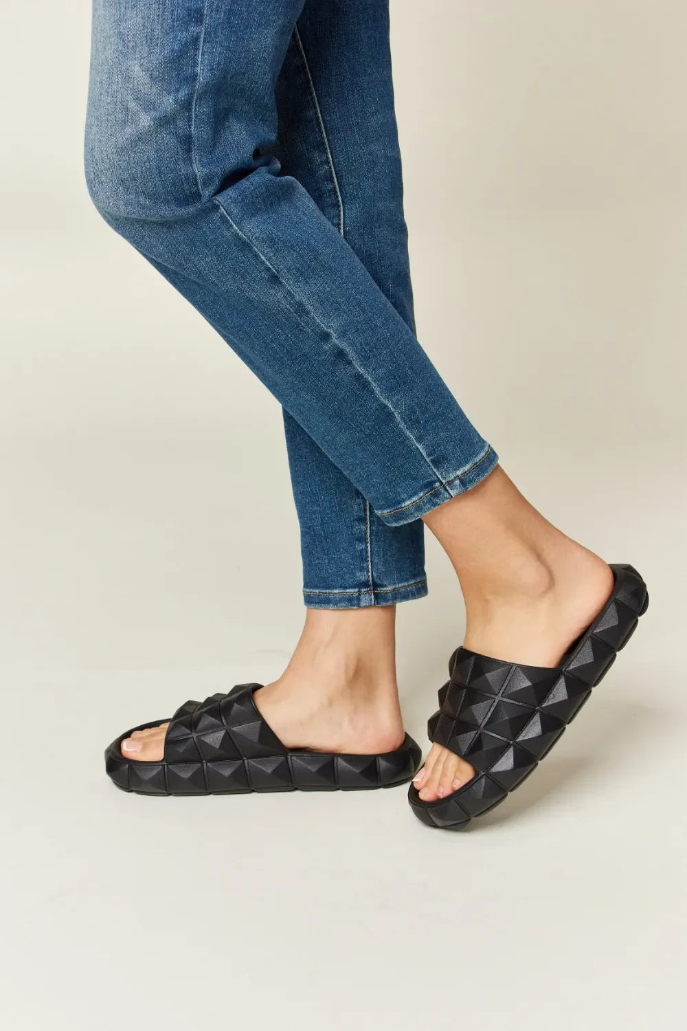 Stud Toe Band Footbed Sandals - Eva's Edition
