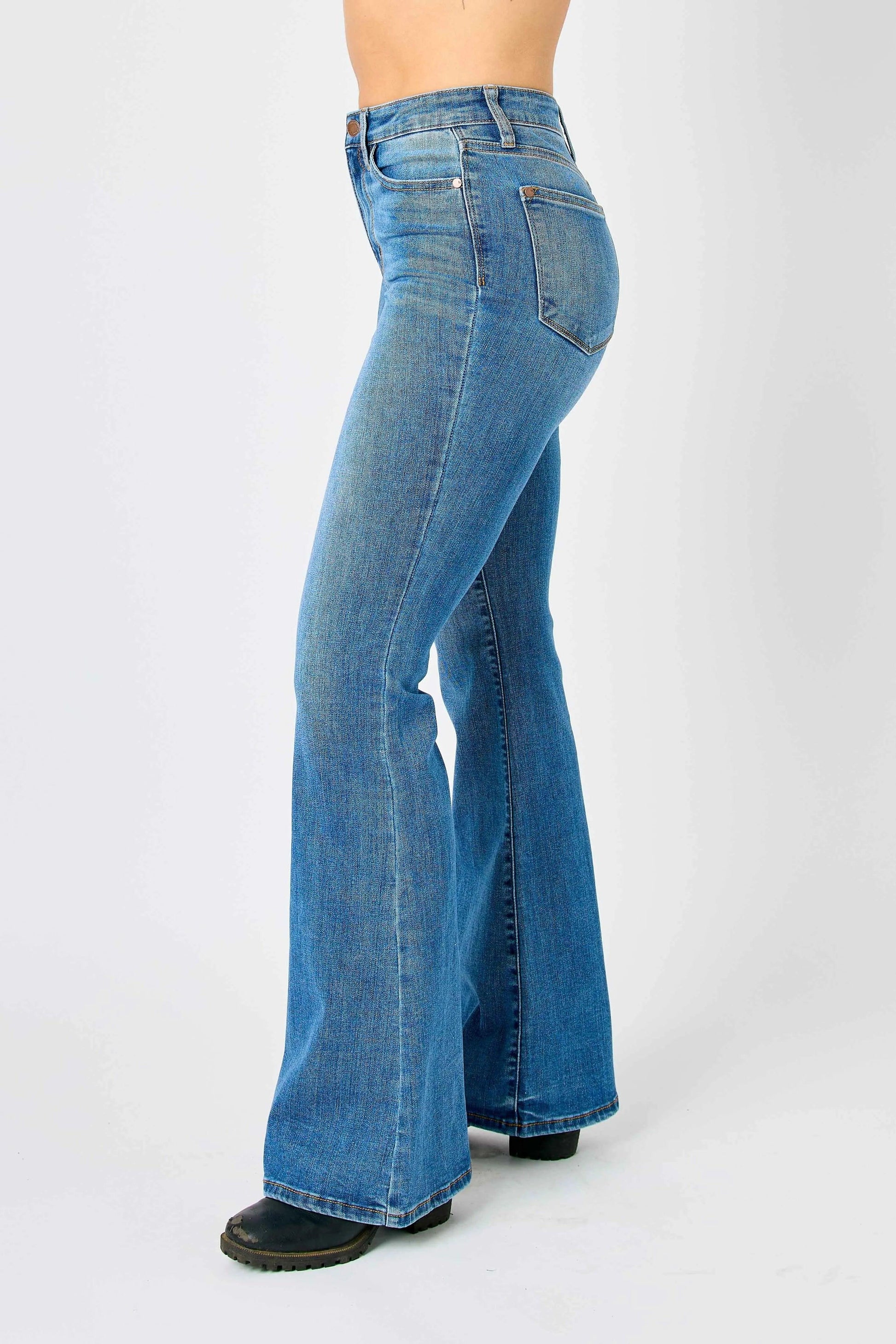 Classic Flare Jeans Plus Size - Eva's Edition
